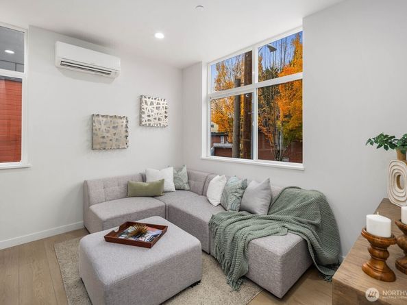 546 S Cloverdale Street A, Seattle WA 98108