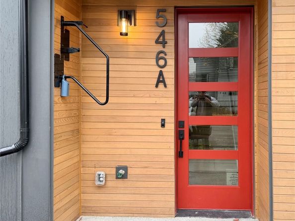 546 S Cloverdale Street A, Seattle WA 98108