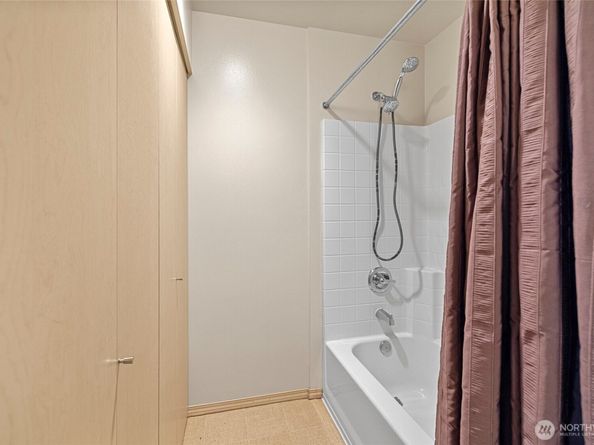 10709 Valley View Road B403, Bothell WA 98011