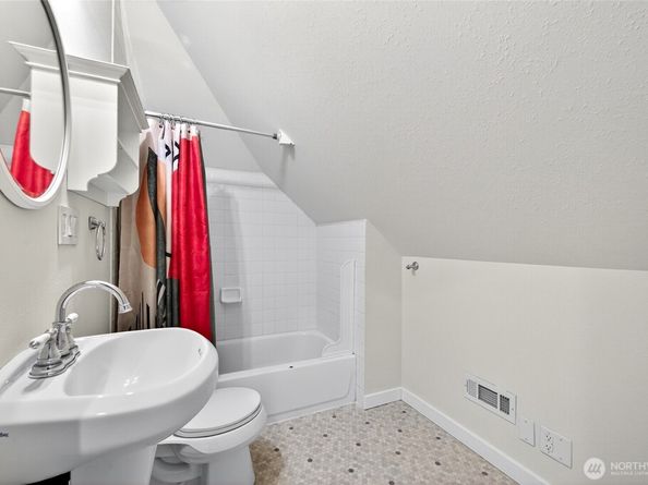 917 23rd Avenue, Seattle WA 98122