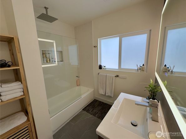 2918 74th Avenue, Mercer Island WA 98040