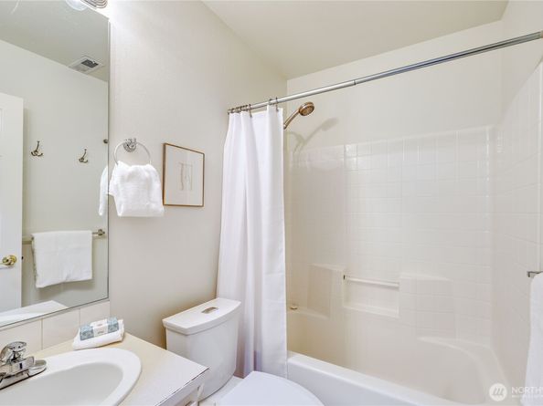 9418 NE Tidal Court, Bainbridge Island WA 98110