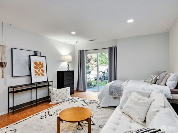 9418 NE Tidal Court, Bainbridge Island WA 98110