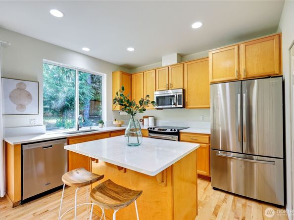 9418 NE Tidal Court, Bainbridge Island WA 98110