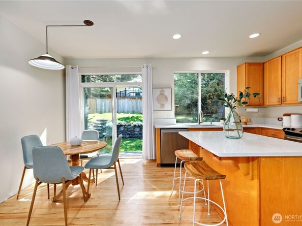 9418 NE Tidal Court, Bainbridge Island WA 98110