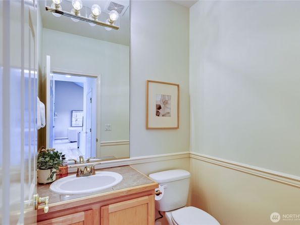 9418 NE Tidal Court, Bainbridge Island WA 98110