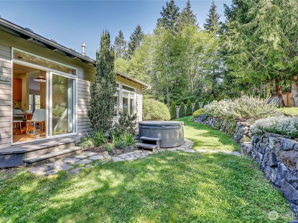 9418 NE Tidal Court, Bainbridge Island WA 98110