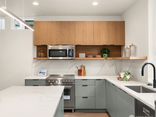 1613 N 50th Street, Seattle WA 98103