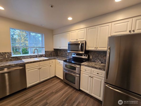 7207 210th Street SW 102, Edmonds WA 98026