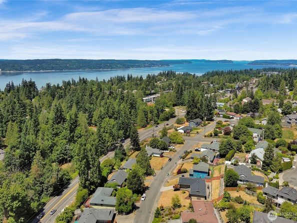8851 48th Place W, Mukilteo WA 98275
