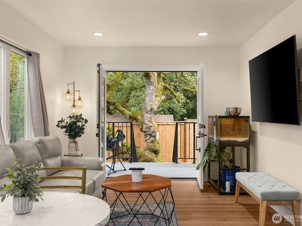 9253 6th Avenue NW b, Seattle WA 98117