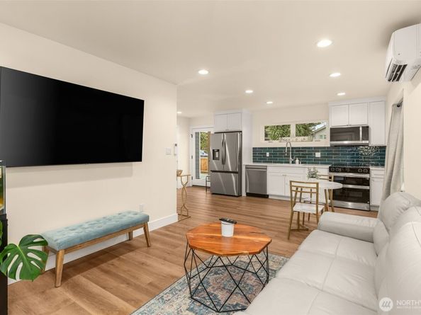 9253 6th Avenue NW b, Seattle WA 98117