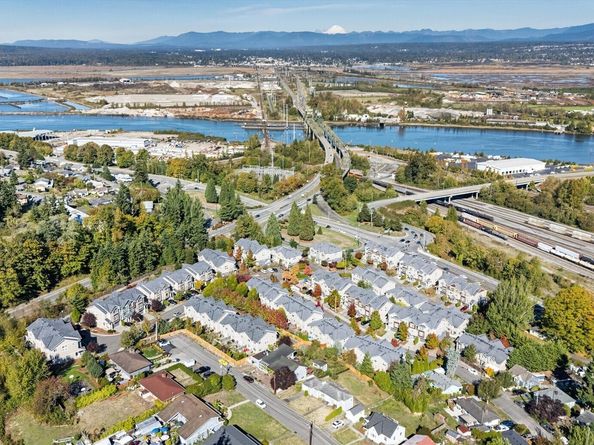 510 Pilchuck Path W2, Everett WA 98201