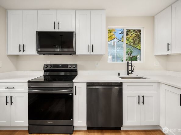 12026 70th Avenue S, Seattle WA 98178