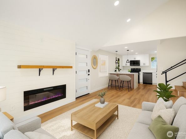 12026 70th Avenue S, Seattle WA 98178