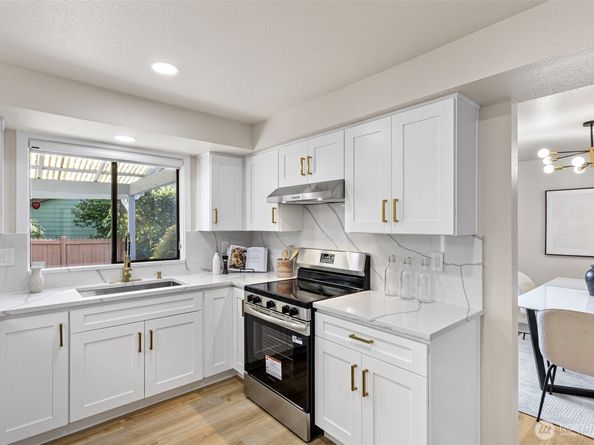 20809 33rd Avenue W, Lynnwood WA 98036