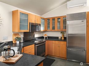 2420 Westlake Avenue N 11, Seattle WA 98109