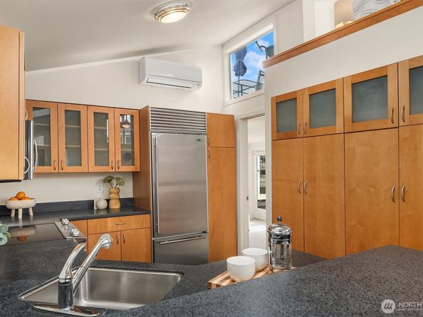 2420 Westlake Avenue N 11, Seattle WA 98109