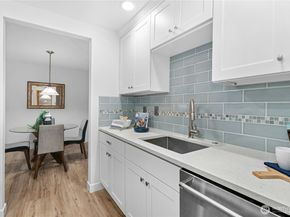 13717 Linden Avenue N 313, Seattle WA 98133