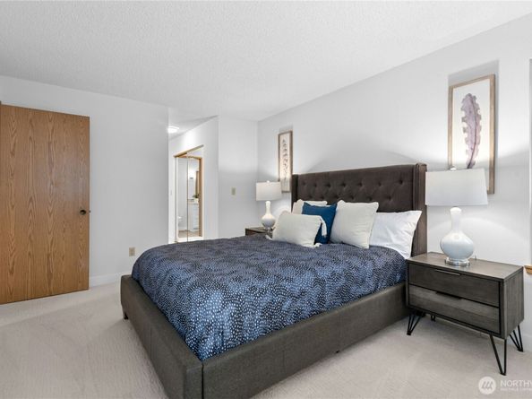 13717 Linden Avenue N 313, Seattle WA 98133