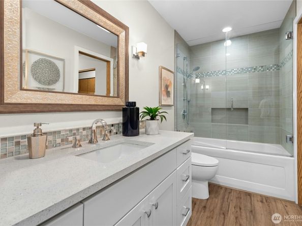 13717 Linden Avenue N 313, Seattle WA 98133