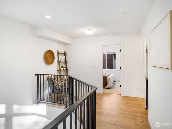 2102 1st Avenue N, Seattle WA 98109