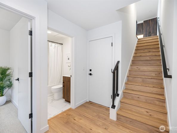 2102 1st Avenue N, Seattle WA 98109