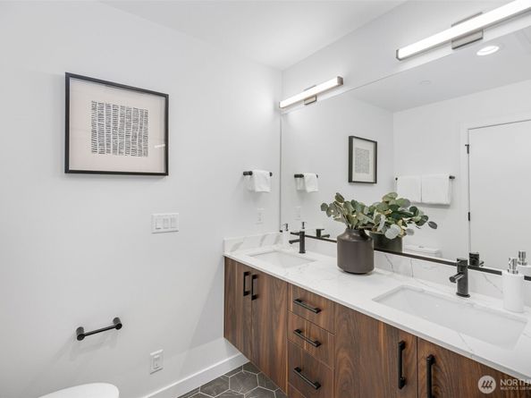 2102 1st Avenue N, Seattle WA 98109