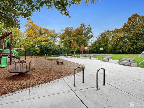 4018 Linden Avenue N A, Seattle WA 98103