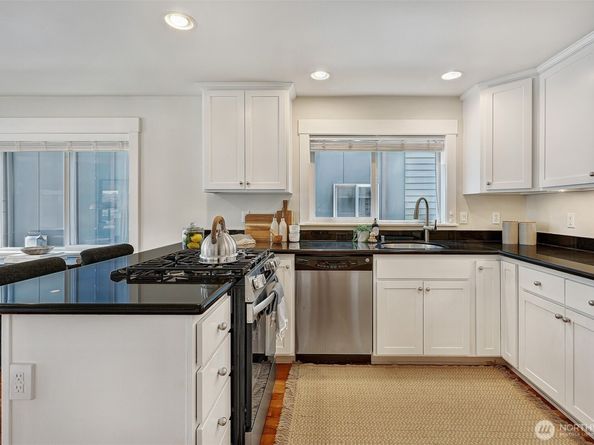 4018 Linden Avenue N A, Seattle WA 98103