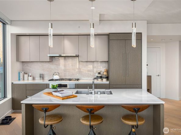 2510 6th Avenue 402, Seattle WA 98121