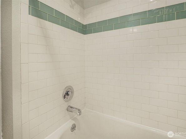 10106 Greenwood Avenue N 302, Seattle WA 98133