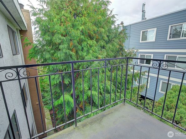10106 Greenwood Avenue N 302, Seattle WA 98133