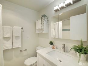 10106 Greenwood Avenue N 302, Seattle WA 98133
