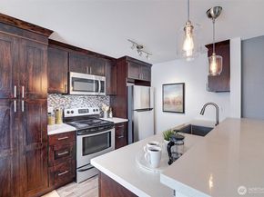 10106 Greenwood Avenue N 302, Seattle WA 98133