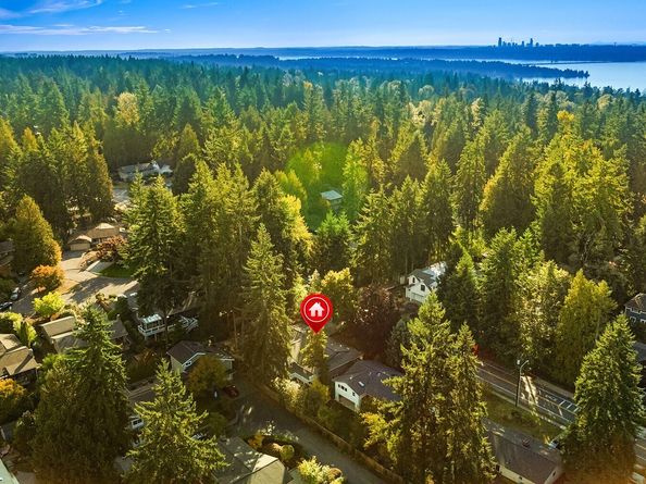 6832 122nd Avenue NE, Kirkland WA 98033