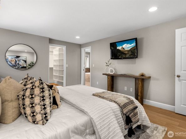 6832 122nd Avenue NE, Kirkland WA 98033