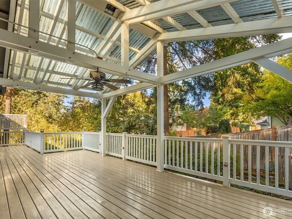 6832 122nd Avenue NE, Kirkland WA 98033