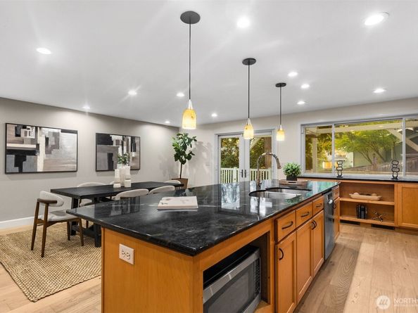 6832 122nd Avenue NE, Kirkland WA 98033