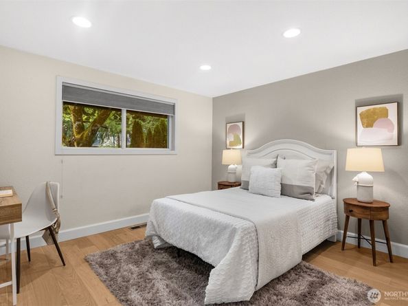 6832 122nd Avenue NE, Kirkland WA 98033