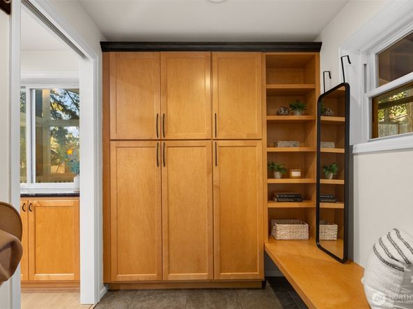 6832 122nd Avenue NE, Kirkland WA 98033