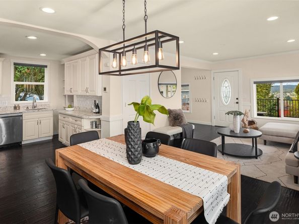 412 Renton Avenue S, Renton WA 98057
