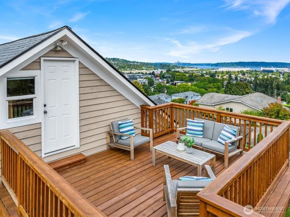 412 Renton Avenue S, Renton WA 98057