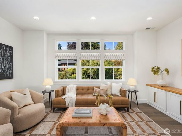 8912 17th Avenue NE, Seattle WA 98115