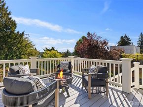 8912 17th Avenue NE, Seattle WA 98115