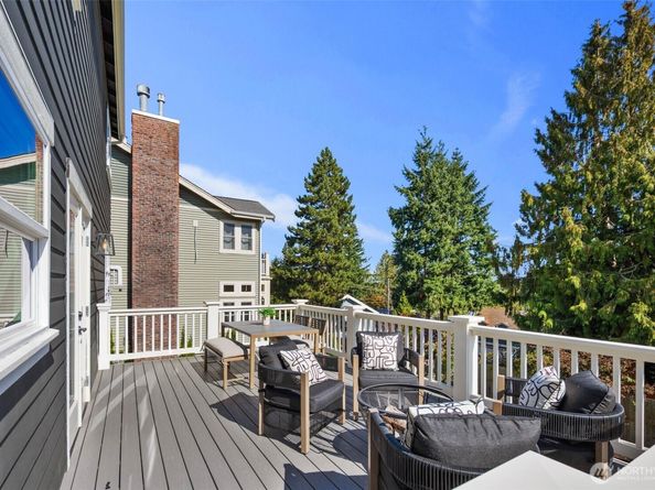 8912 17th Avenue NE, Seattle WA 98115