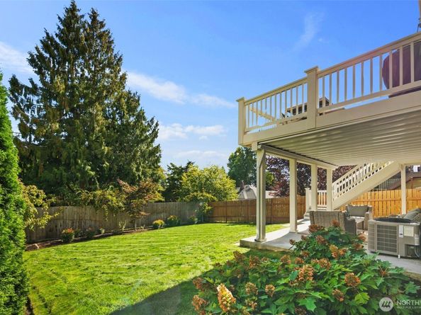 8912 17th Avenue NE, Seattle WA 98115