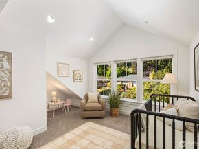 8912 17th Avenue NE, Seattle WA 98115