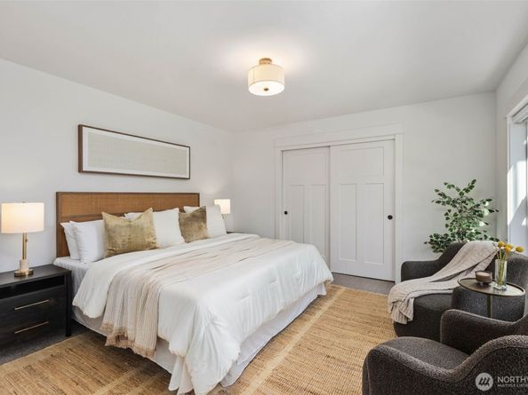 8912 17th Avenue NE, Seattle WA 98115