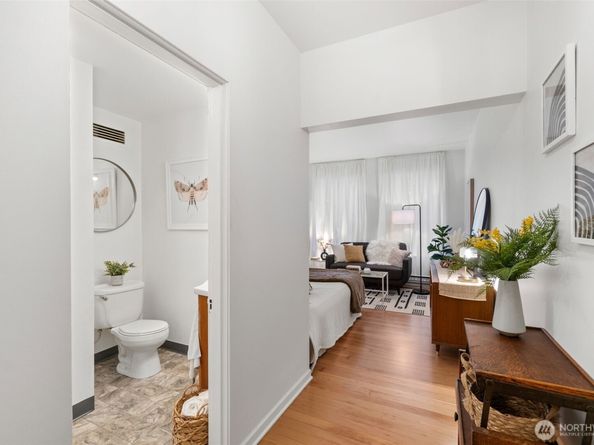 7 Harrison Street 26, Seattle WA 98109